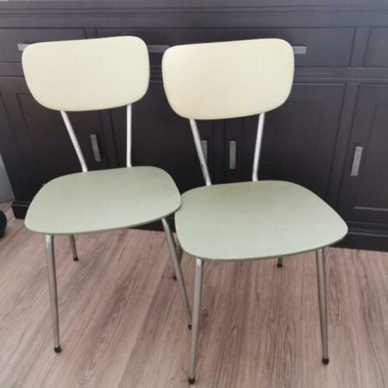 2 Retro mintgroene stoeltjes buizen frame