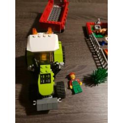 Lego city 7684 tractor en varkensboerderij
