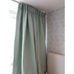 1 stel mint groene gordijnen 150 hoog totaal 291 breed
