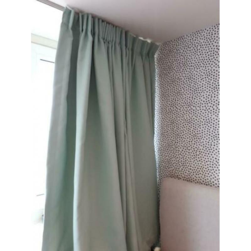1 stel mint groene gordijnen 150 hoog totaal 291 breed