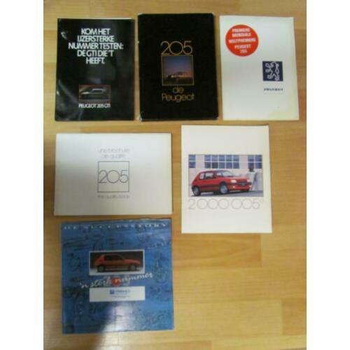 Peugeot 205 Persmappen en 1 groot formaat folder.
