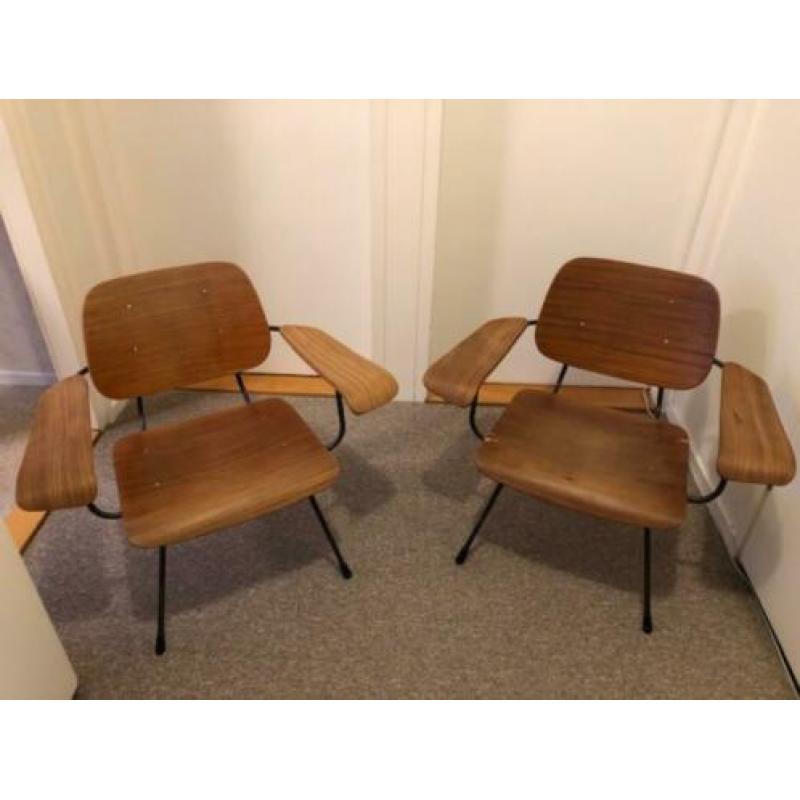 2 stoelen scandinavisch design