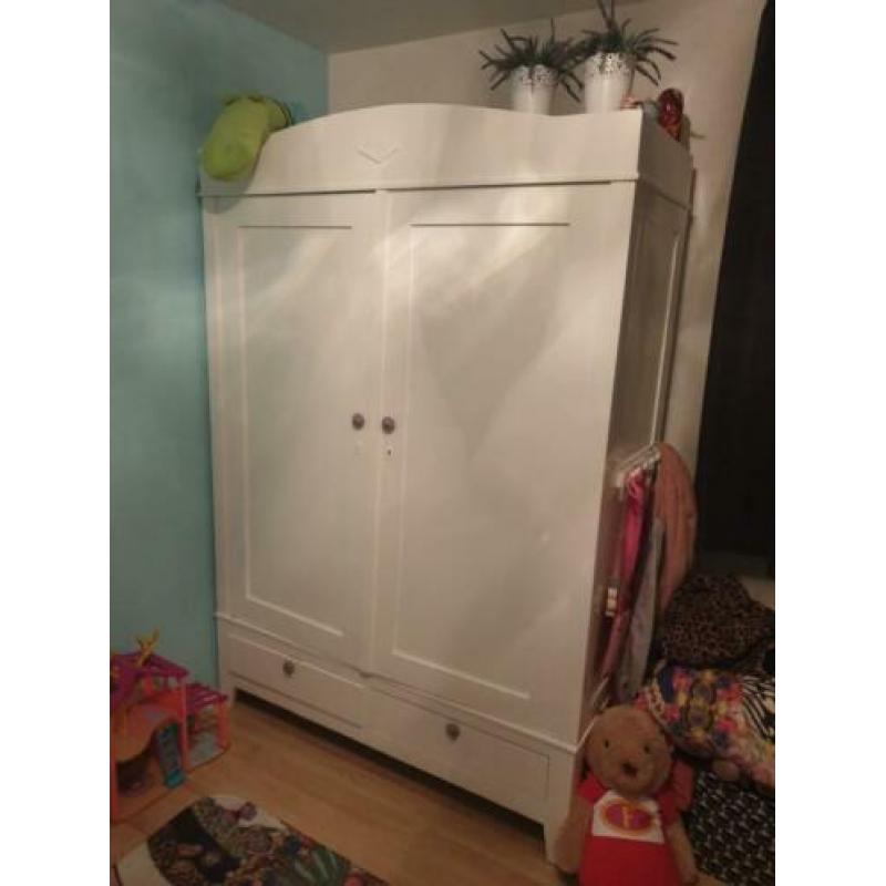 Brocante antieke kledingkast