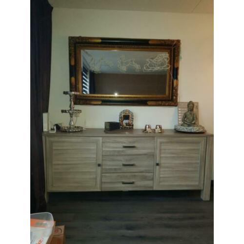 Dressoir en eettafel