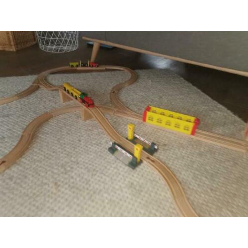 Houten treinenbaan / treinbaan eichhorn en ikea