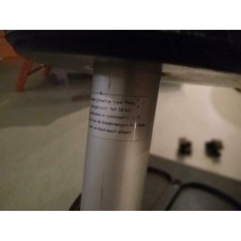 Meerijdplankje voor de Bugaboo kinderwagen met adapters.