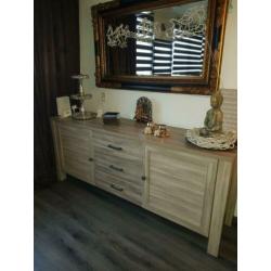 Dressoir en eettafel
