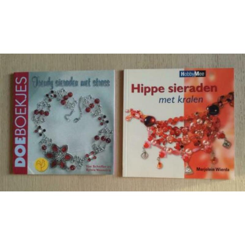 Twee boeken sieraden maken, Marjolein Wierda en Scheffers