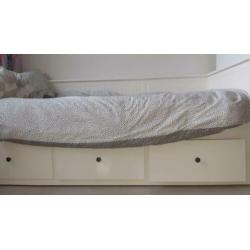 Hennes bedbank wit