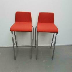 Set 2 x STEELCASE hoge barkrukken met oranje stof 78 cm