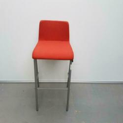 Set 2 x STEELCASE hoge barkrukken met oranje stof 78 cm
