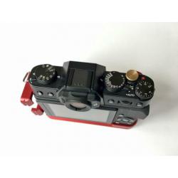 Fujifilm X-T10 body zwart en met L-Plate Grip rood