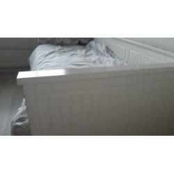 Hennes bedbank wit