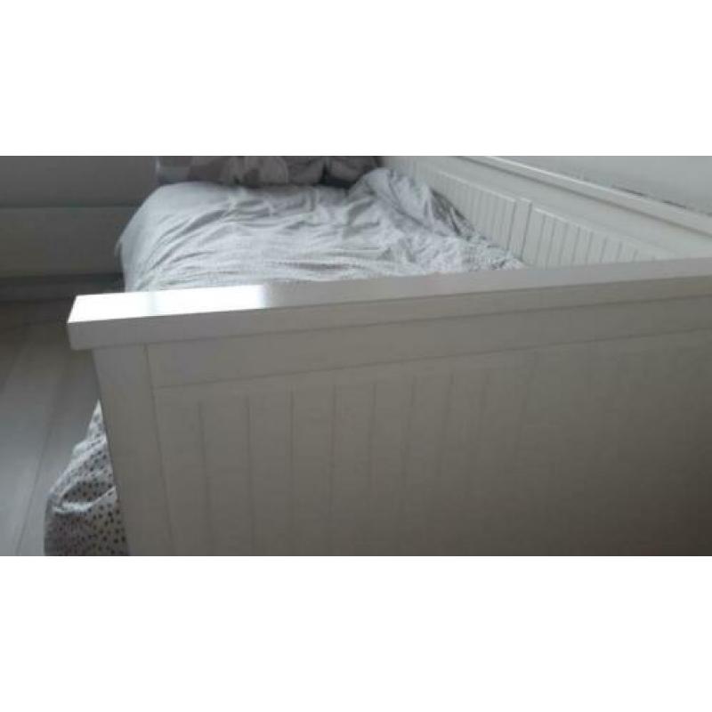 Hennes bedbank wit