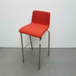 Set 2 x STEELCASE hoge barkrukken met oranje stof 78 cm