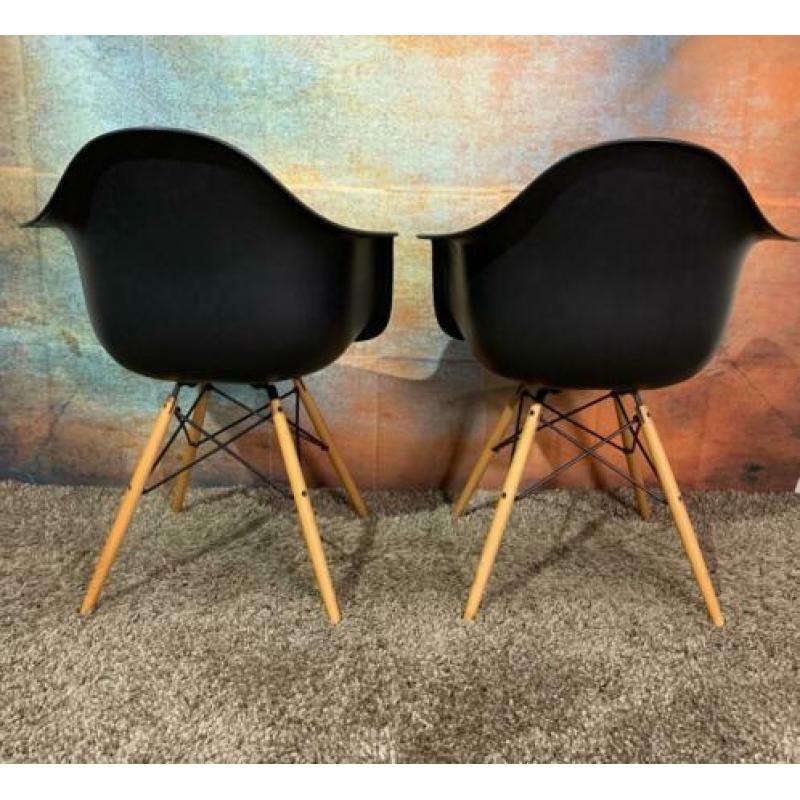 2 x Vitra DAW Plastic Armchair zwart, Charles en Ray Eames