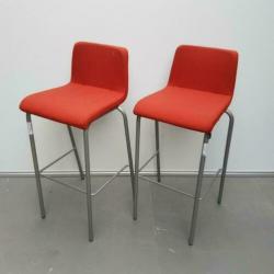 Set 2 x STEELCASE hoge barkrukken met oranje stof 78 cm
