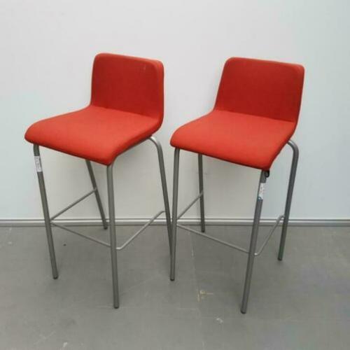 Set 2 x STEELCASE hoge barkrukken met oranje stof 78 cm