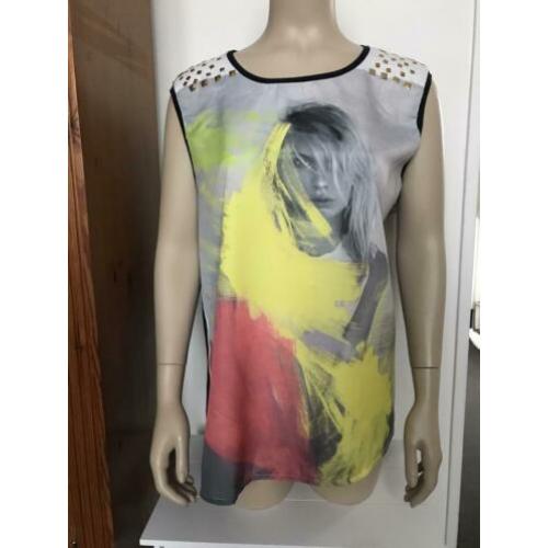 Fotoprint shirt top sweewe zwart gekleurd print studs goud M