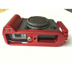 Fujifilm X-T10 body zwart en met L-Plate Grip rood
