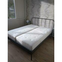 Tweepersoons bed