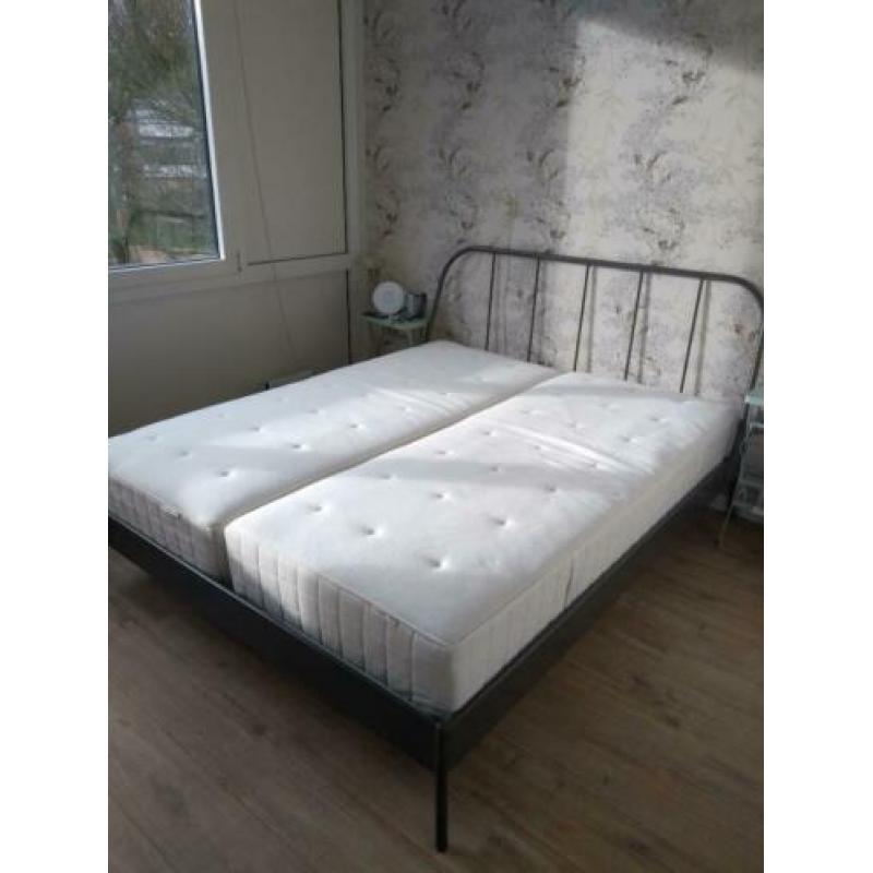 Tweepersoons bed