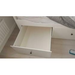 Hennes bedbank wit
