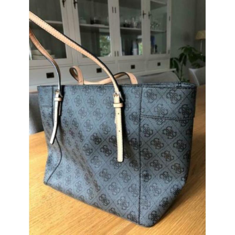 Guess tas
