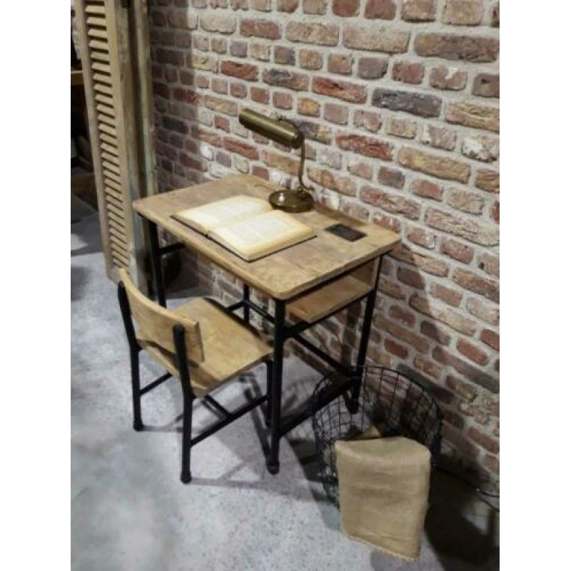 sober stoer vintage industrieel burootje schooltafeltje r