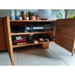 Mooi, teak houten en zeer zwaar dressoir tv-meubel.