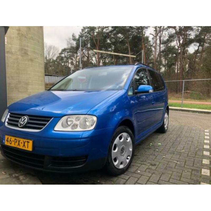 Volkswagen Touran 1.6 16V FSI Highline DSG NAVi DVD