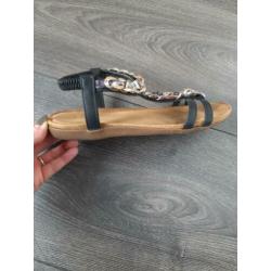Leuke zomer slipper/sandaal. Maat 37