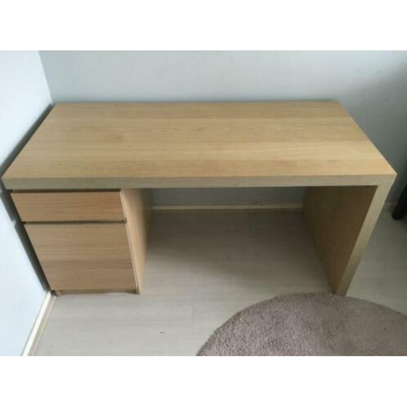 Malm Bureau - eikenfineer 140x65 cm