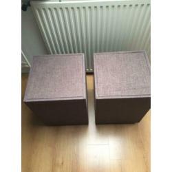 2 hockers / nachtkastjes