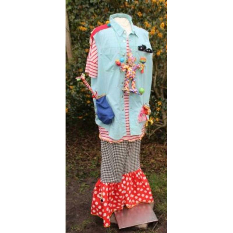 Grappige, heel vrolijke , aparte CLOWN , 6 delig, mt. L