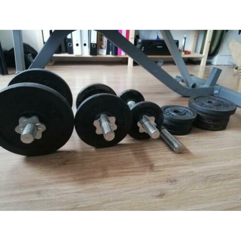 Sport bankje plus dumbells en schijven totaal 32,5 kg