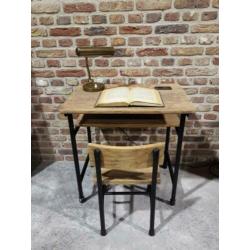 sober stoer vintage industrieel burootje schooltafeltje r
