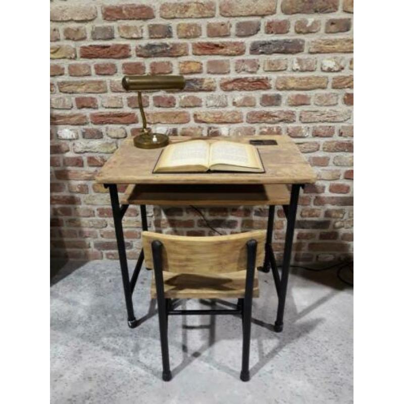 sober stoer vintage industrieel burootje schooltafeltje r