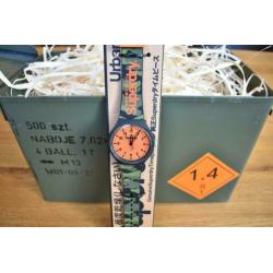 Leger munitiekist met nieuwe Superdry Urban XL horloge. Ammo