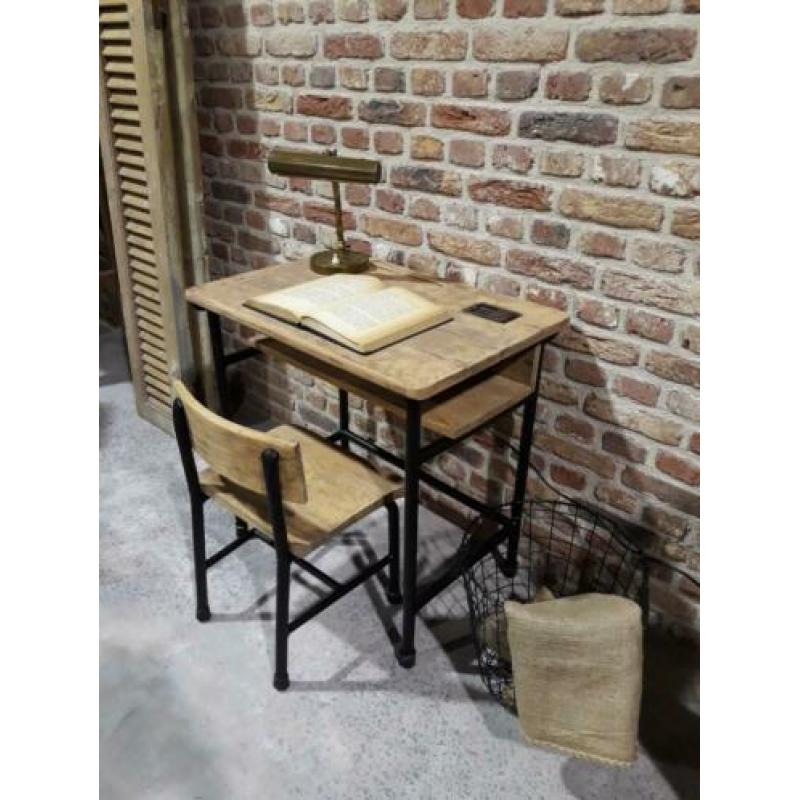 sober stoer vintage industrieel burootje schooltafeltje r