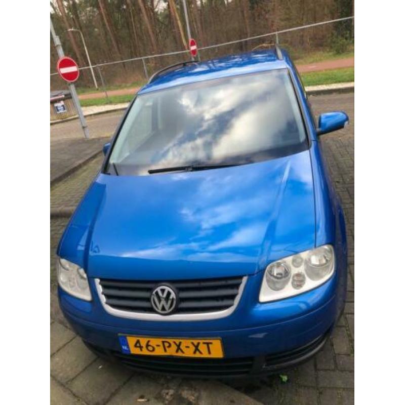 Volkswagen Touran 1.6 16V FSI Highline DSG NAVi DVD