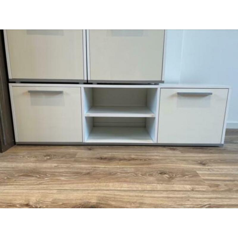Tv-meubel en bijbehorende kasten (wit hoogglans) te koop!