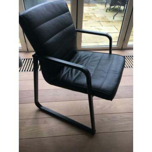 Twee vergader/bureau/kantoorstoelen,