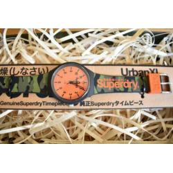 Leger munitiekist met nieuwe Superdry Urban XL horloge. Ammo