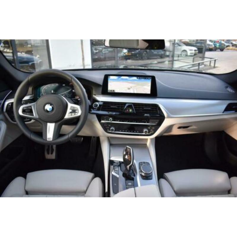 BMW 5 Serie 520i High Executive M Sport Eifenbeinweiss Nappa