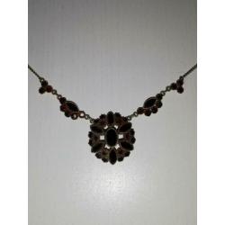 Prachtig oude gouden ketting met robijnen hanger
