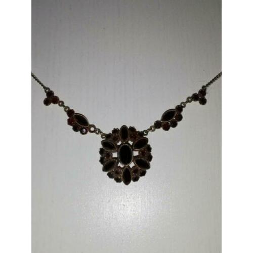 Prachtig oude gouden ketting met robijnen hanger