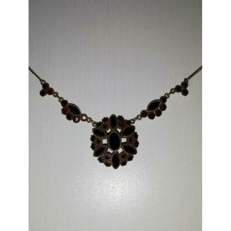 Prachtig oude gouden ketting met robijnen hanger
