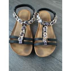 Leuke zomer slipper/sandaal. Maat 37