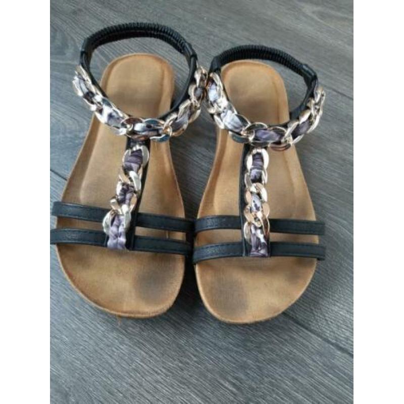 Leuke zomer slipper/sandaal. Maat 37